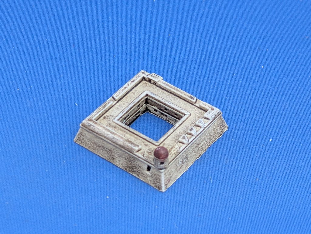 1/700 scale model of a small, square fortress